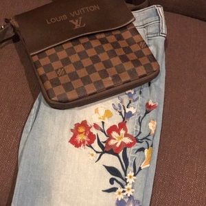 Floral skinny jeans w/ floral pattern